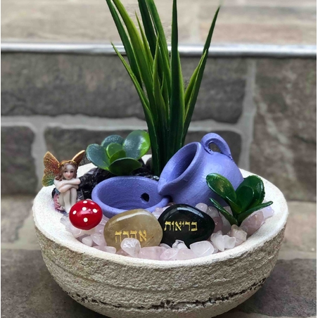 מפל מים עם רוזקוורץ ואמטיסט מוחלק בקערה עגולה 