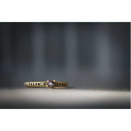 טבעת זהב בשיבוץ יהלומים