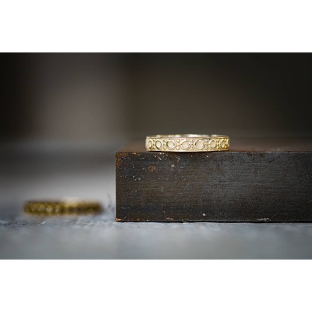 טבעת מעוטרת