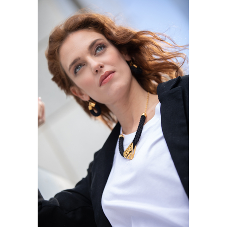 שרשרת רותם | תכשיט תליון לב תחרה | תכשיט שחור & זהב