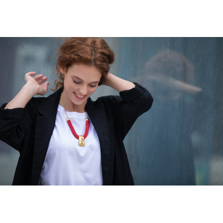 שרשרת שירה | תכשיט טרפז צר | תכשיט אדום & זהב 