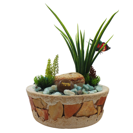 מזרקת מעיין נובע בקערה עגולה מעוטרת שברי אבנים - אמזונייט