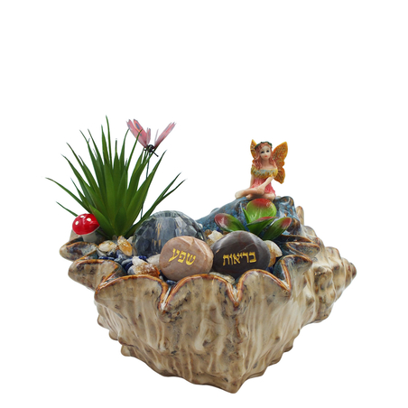 מזרקת מעיין נובע עם לאפיס לזולי וסיטרין מוחלקות בקערה דמוית קונכיה עם כדור קריסטל