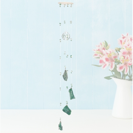 מובייל ספירלה משולב אבני קלצדוני ירוקות מוחלקות 5 זרועות 65 ס