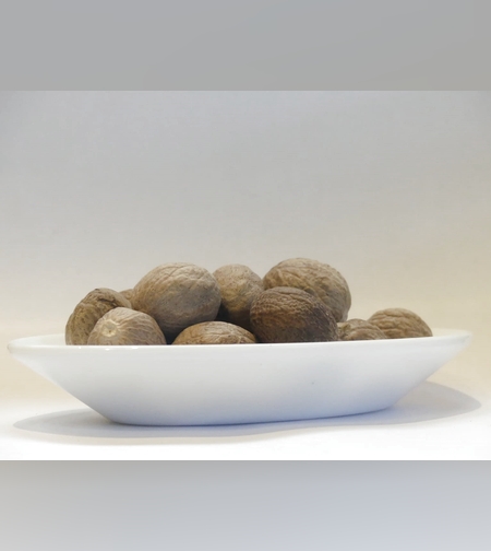 אגוז מוסקט שלם