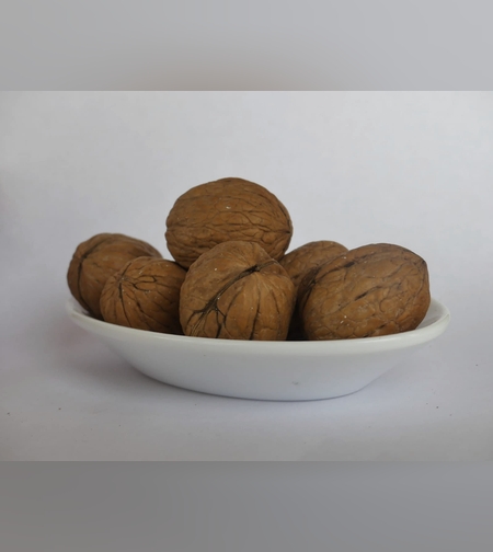 אגוז מלך בקליפה (דרוש קילוף הקליפה) 