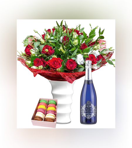 זר פרחים רומנטיקה קלאסית + ברטנורא מוסקטו + עוגיות מקרון