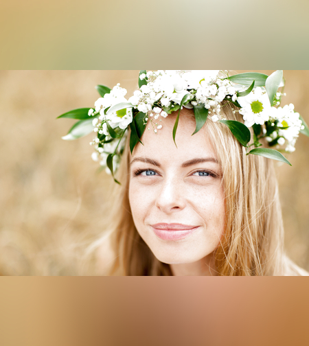 Flower crown with white daisies