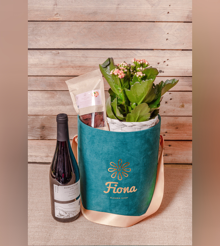 Box with widow's-thrill, wine and french chocolate