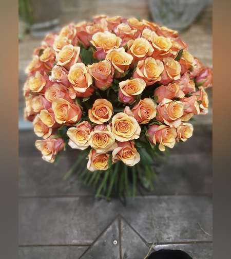 זר פרחים עם 100 ורדים #30