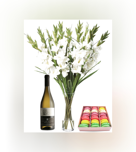 זר פרחים לבביות + מקרונים + יין (Edith)