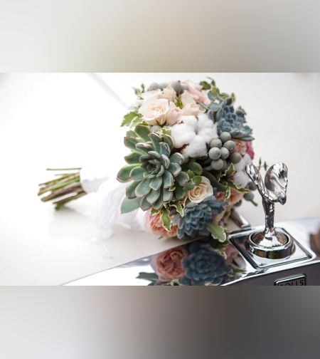 Bridal bouquet with roses and succulents