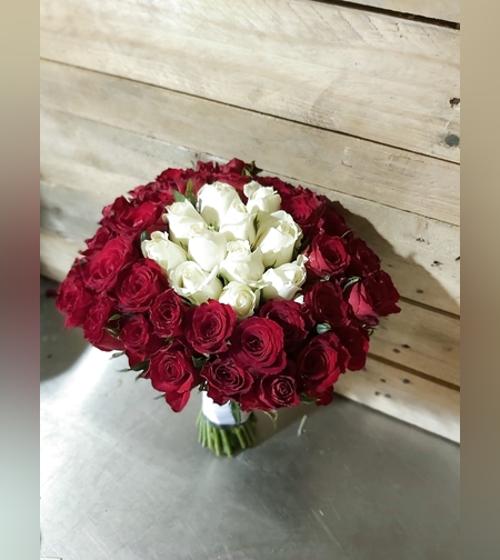 The pomander bridal bouquet in white and red