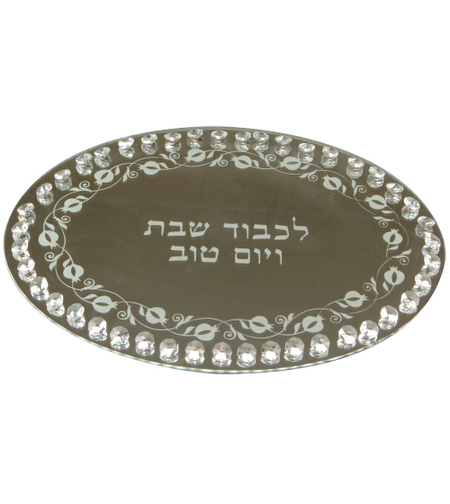 Oval tray with stones