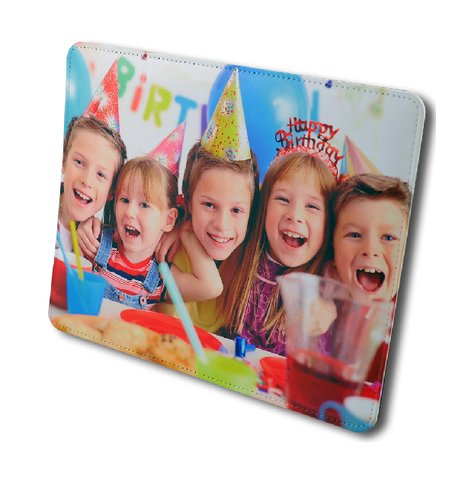 תמונה על משטח דמוי עור 