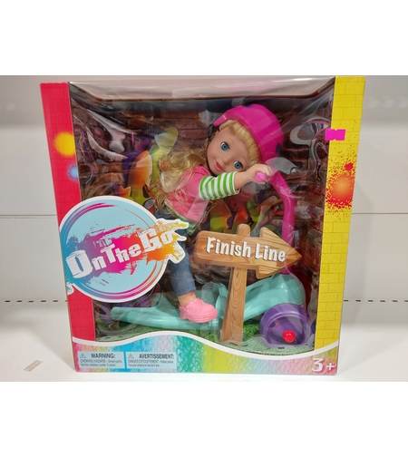 בובה על קורקינט