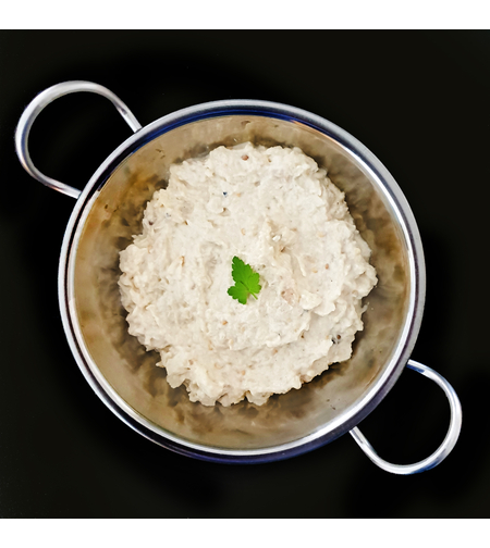 חציל קלוי על האש בתוספת טחינה גולמית