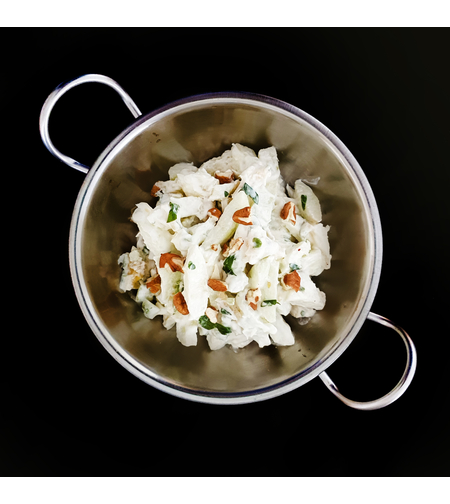 וולדורף - רצועות תפוחי עץ סלרי פקאן בשילוב שמנת צמחית