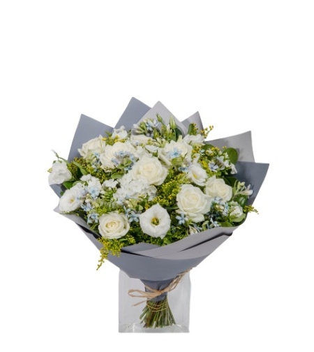 זר פרחים חלבי