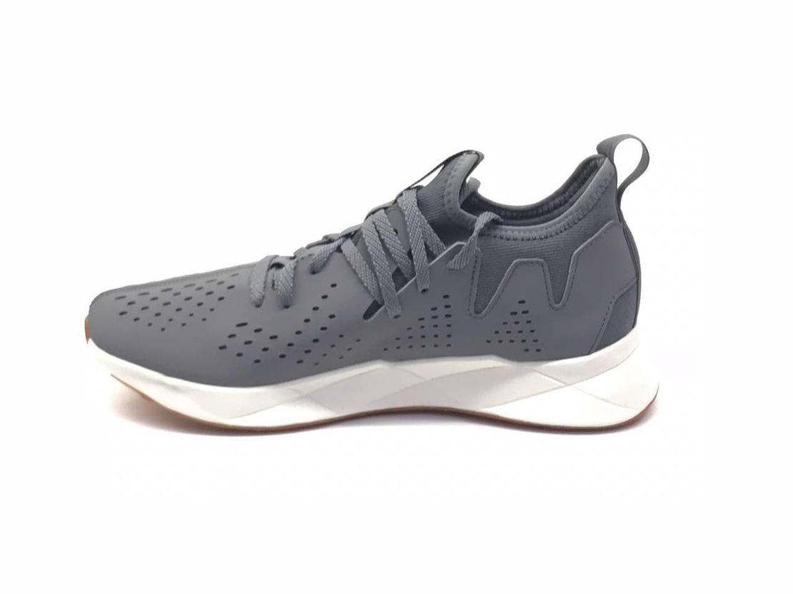 נעלי ריבוק Reebok Supreme Runner Cn2916 Men 