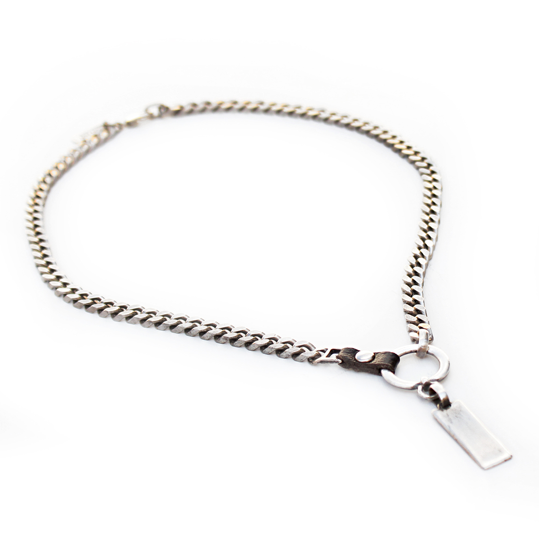 שרשרת דיסקית עור - שחור, כסף 