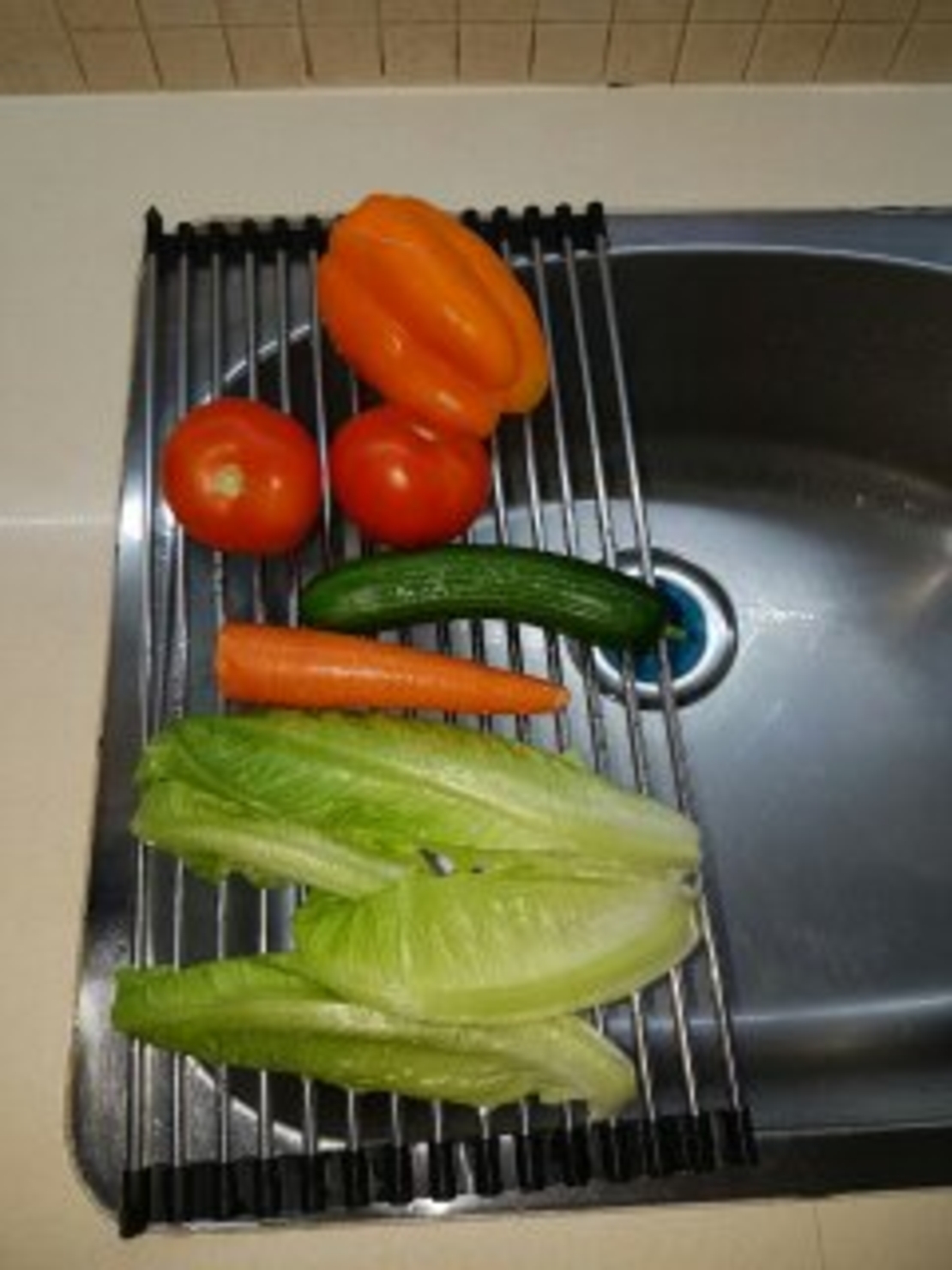 מחצלת נירוסטה רב שימושית לייבוש כלים, שטיפת ירקות ותחתית לסירים חמים.