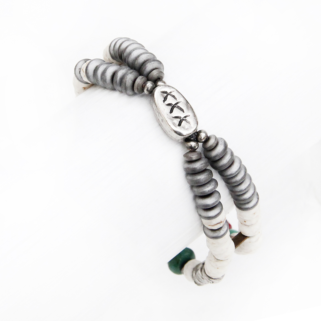 צמיד צ'ירוקי - אדום, לבן, ירוק, כסף 