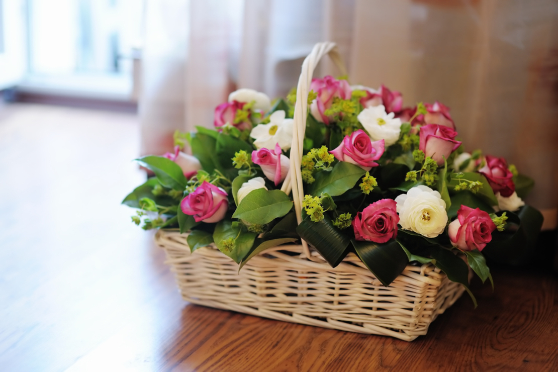 סידור פרחים בסל מרובע