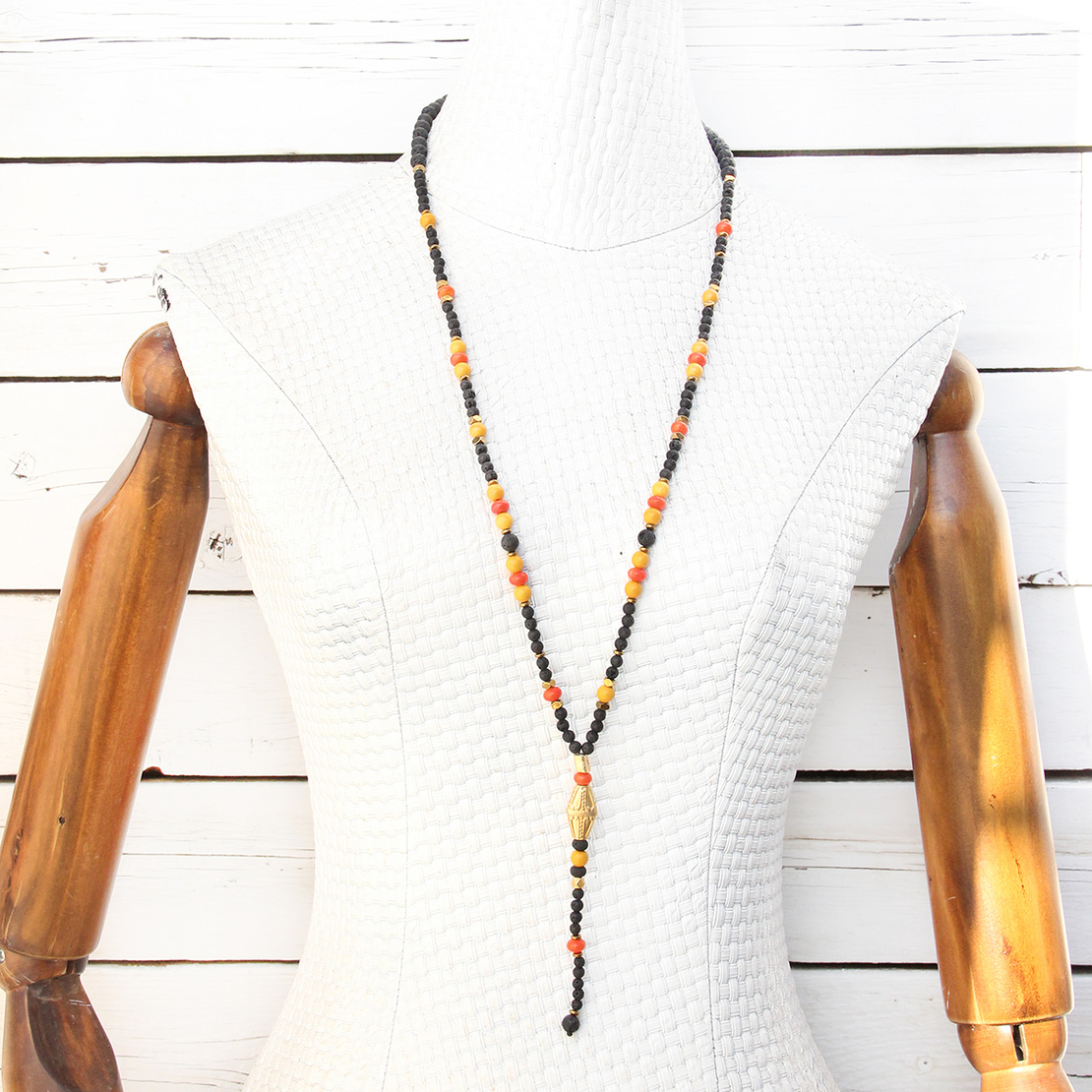 שרשרת סרו נגרו - שחור, אדום, צהוב, זהב