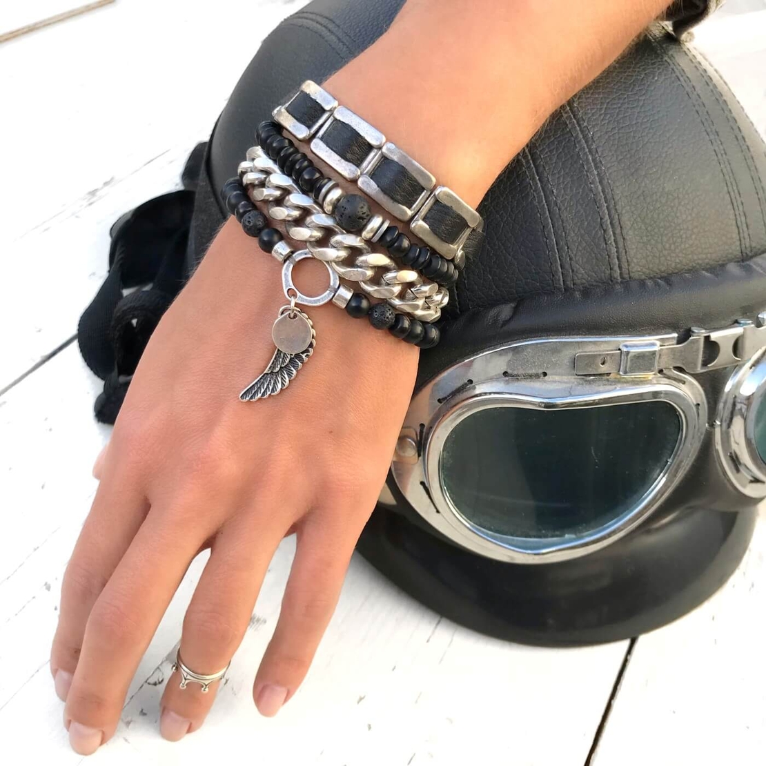 צמיד מיקה - שחור, כסף 