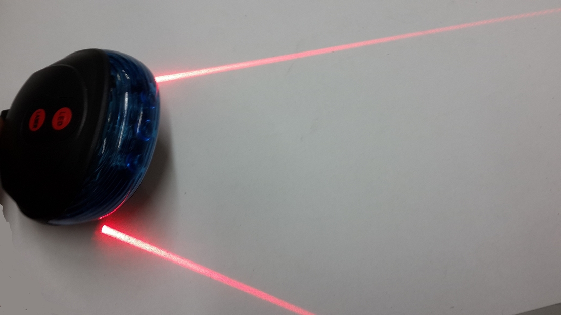 פנס נצנץ אחורי עם לייזר