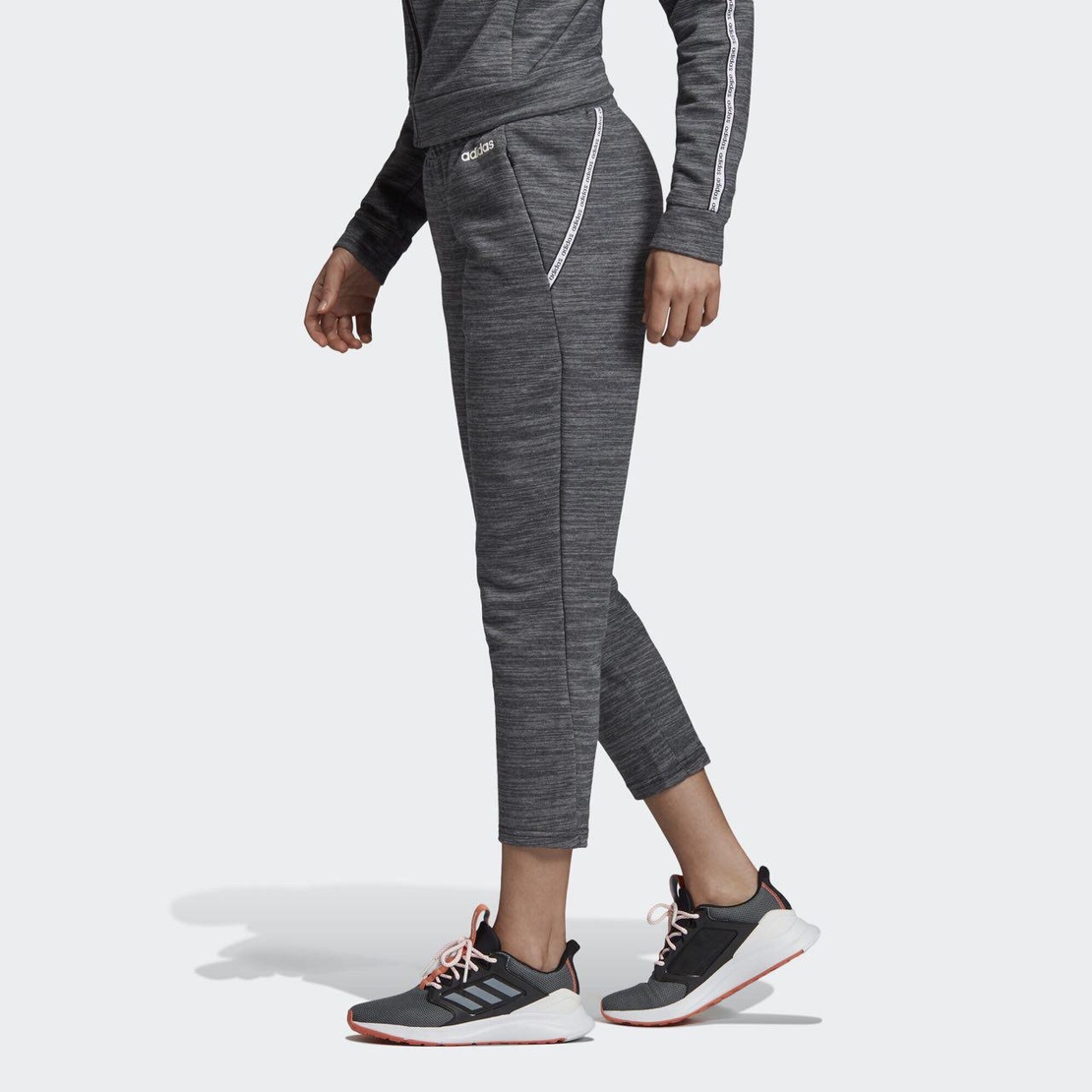 חליפת אדידס לנשים Adidas Xpressive Tracksuit 