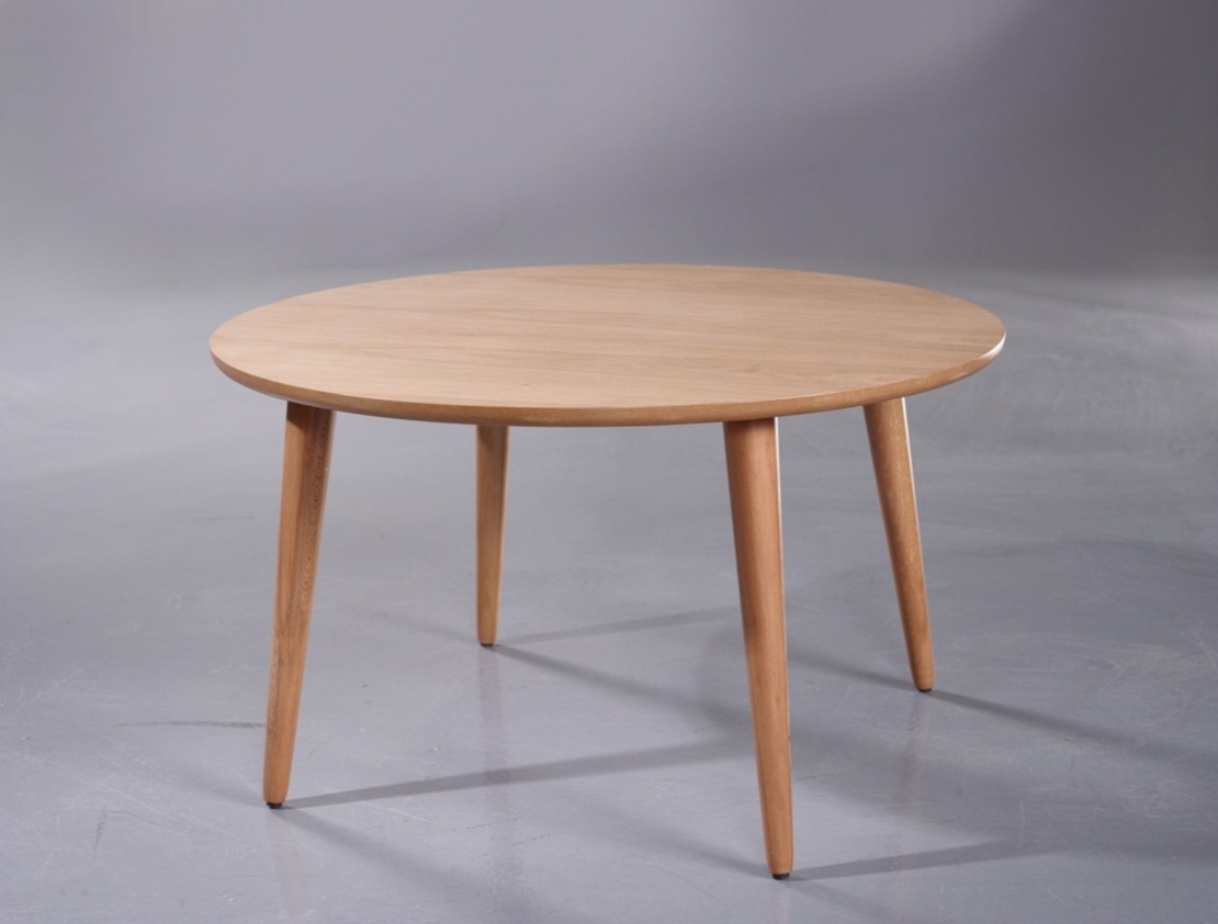 שולחן עגול לסלון רגלי עץ