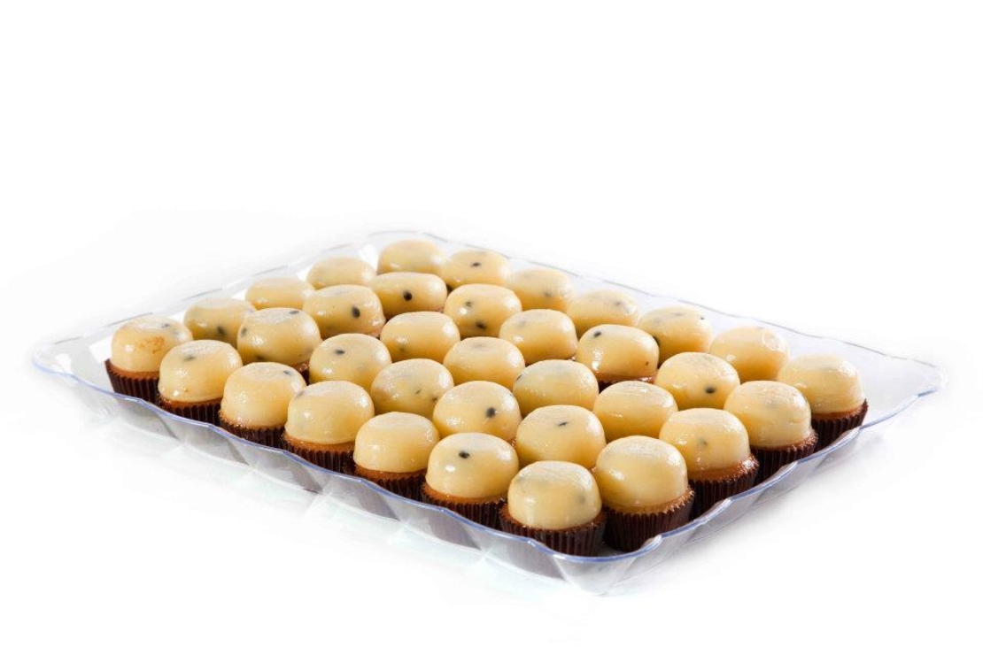 מגש מיני מאפינס עם קרם פסיפלורה