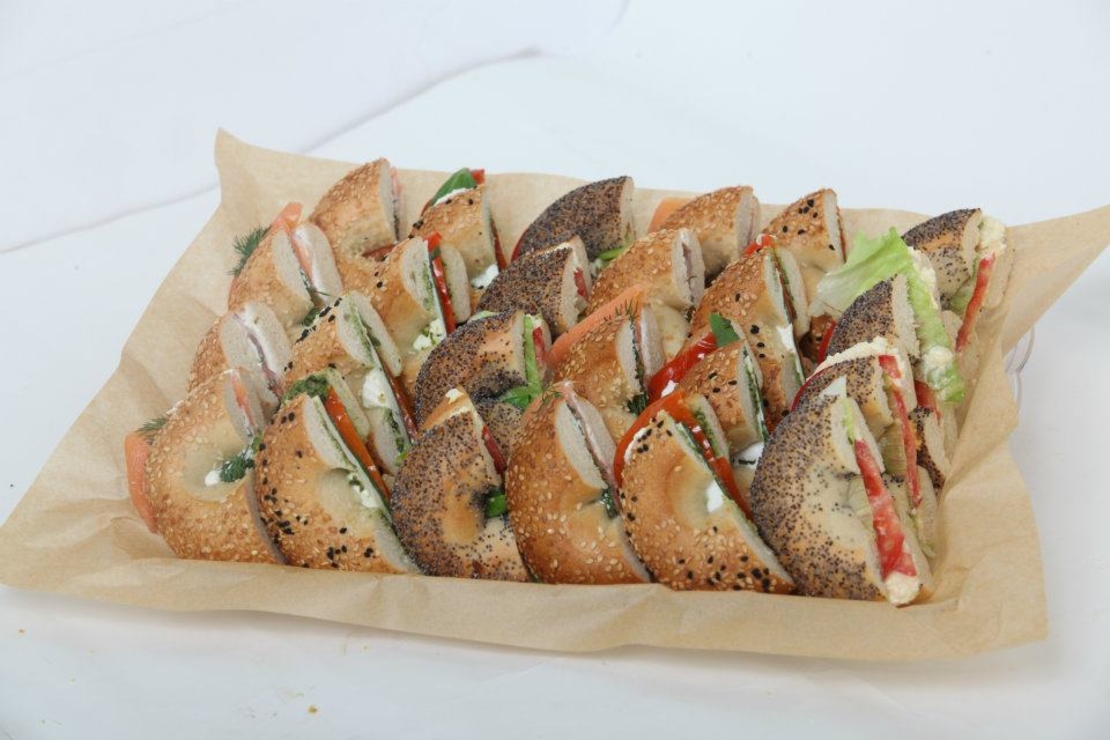 מגש סנביצ'ים-בייגל