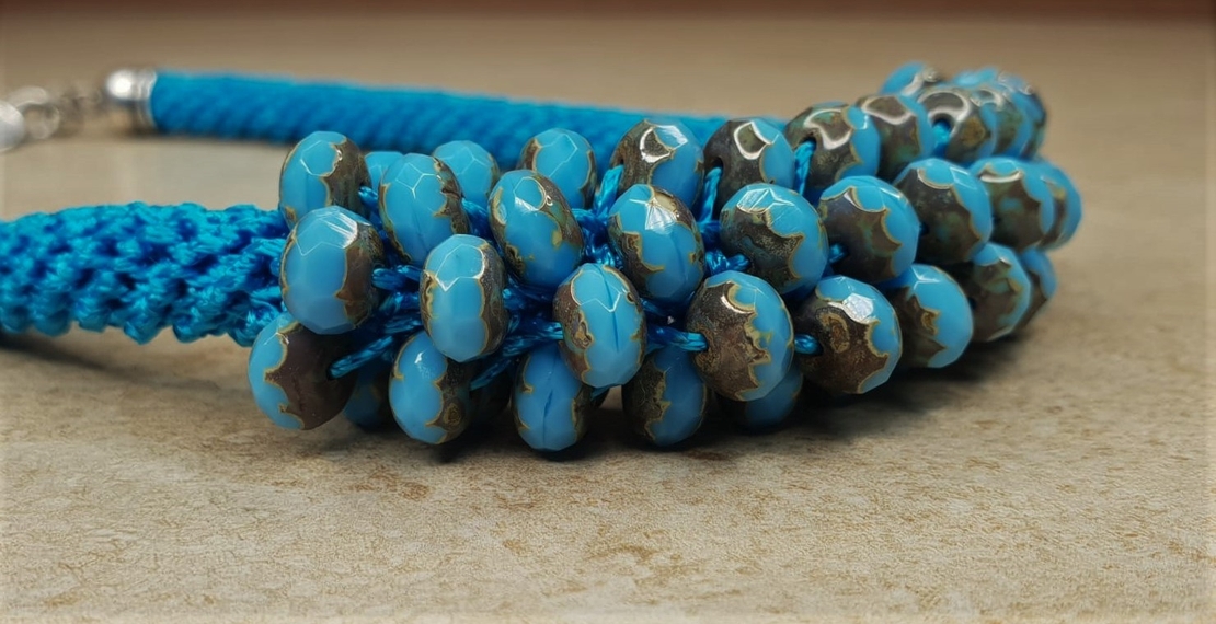 שרשרת אילה | תכשיט משולב קריסטלים | תכשיט טורקיז & תכלת 