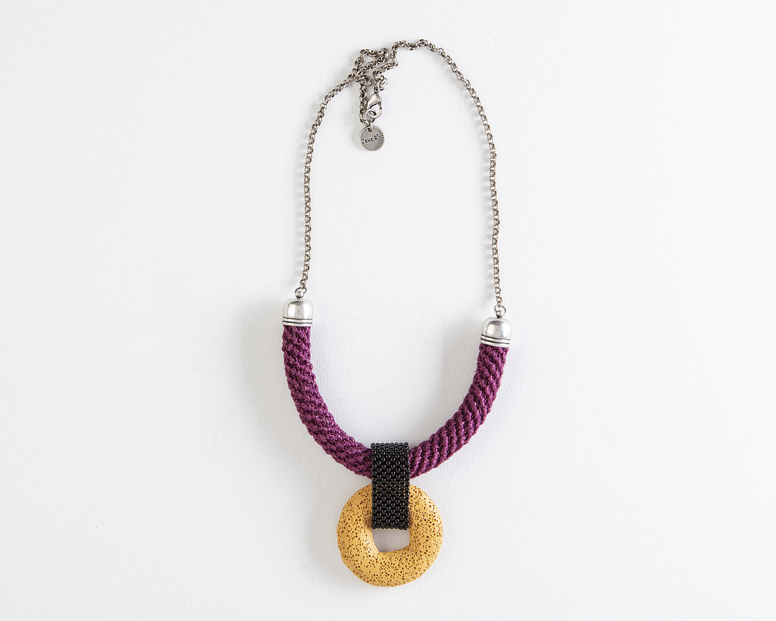  שרשרת סגול / חרדל - שלווה