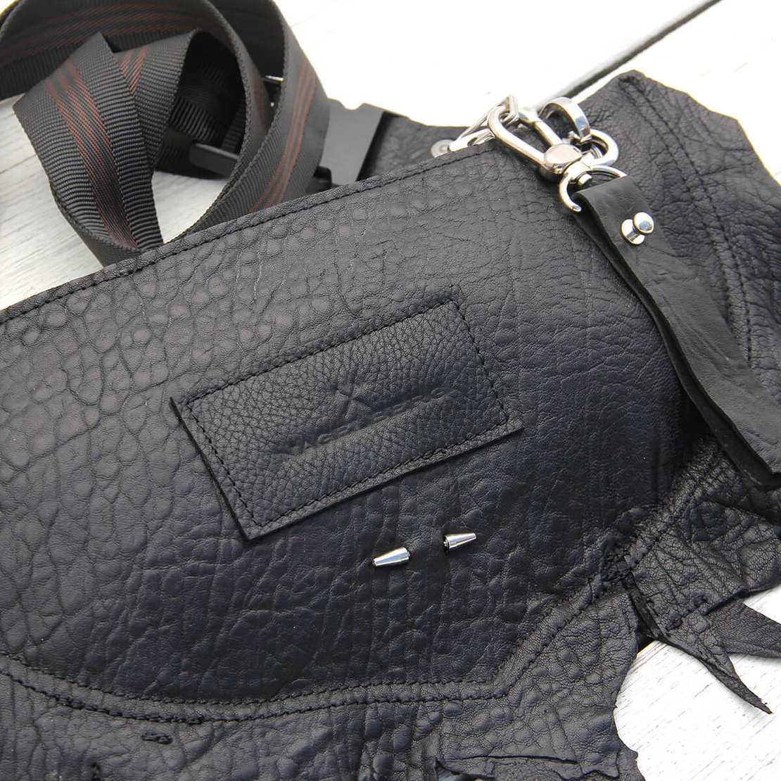 פאוץ' עור - שחור כסוף