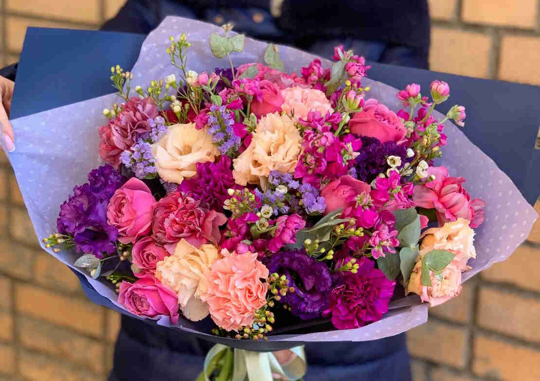 זר פרחים נשיקה לוהטת #101