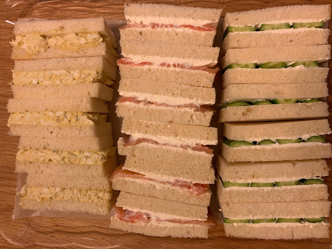 סנדביצ'ים מלחם קסטן לבן