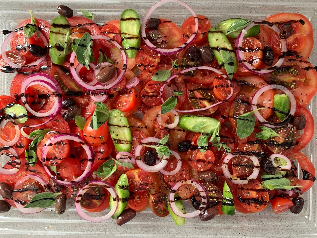 סלט עגבניות עונתיים