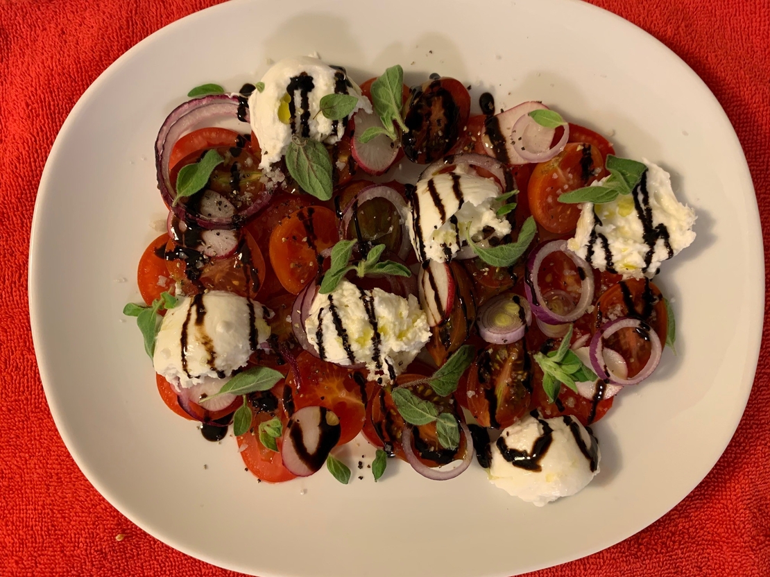 סלט עגבניות עונתיים