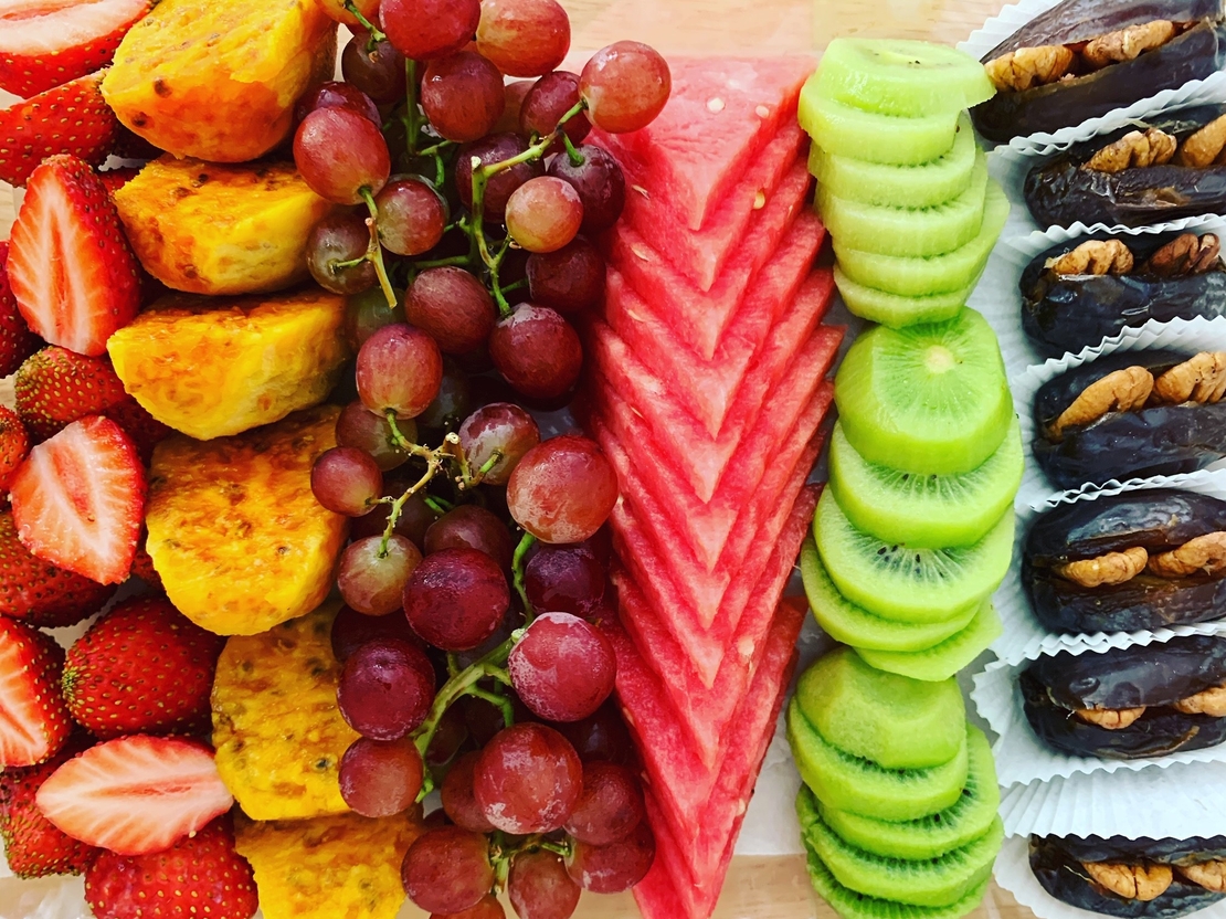 מגש פירות עונה טריים