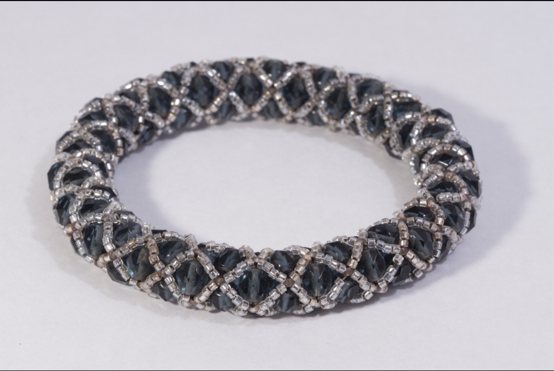 צמיד ברוריה | צמיד שזור מחרוזים