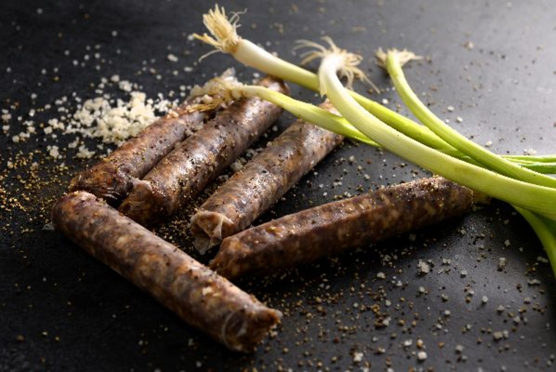 נקנקיות מרגז כבד במעי טבעי מיוצרות בעבודת יד