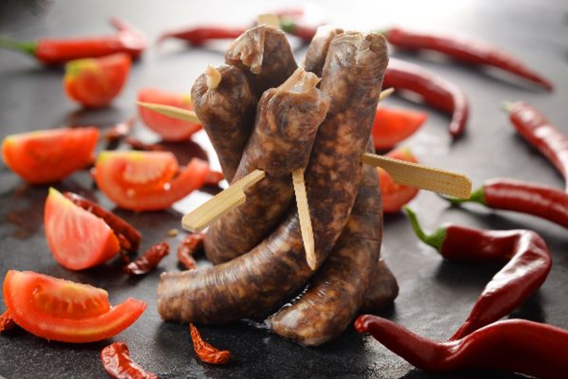 נקנקיות צוריסו במעי טבעי מיוצרות בעבודת יד