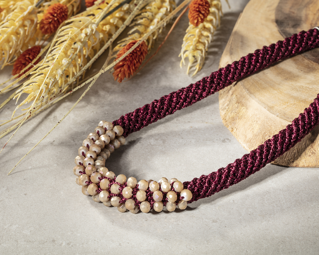 שרשרת אילה | תכשיט משולב קריסטלים | תכשיט  בורדו & קרם 