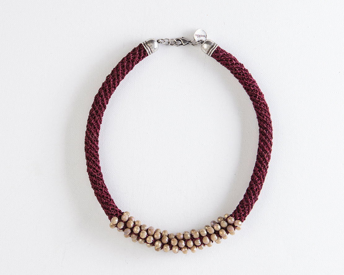 שרשרת אילה | תכשיט משולב קריסטלים | תכשיט  בורדו & קרם 