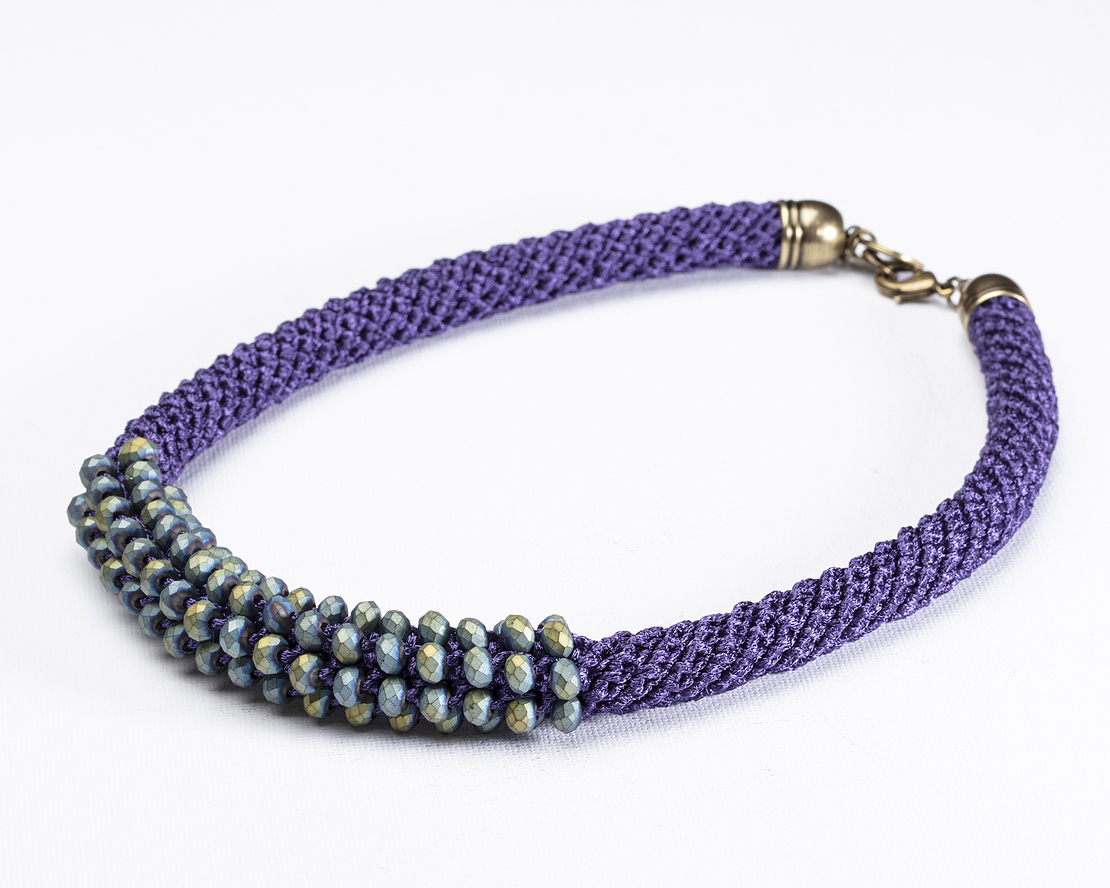 שרשרת אילה | תכשיט משולב קריסטלים | תכשיט סגול & ירוק כחול 