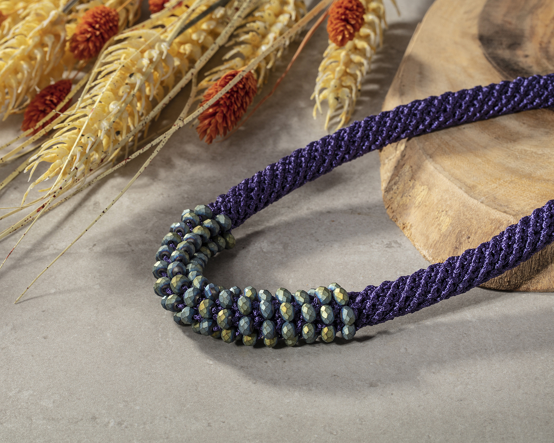 שרשרת אילה | תכשיט משולב קריסטלים | תכשיט סגול & ירוק כחול 